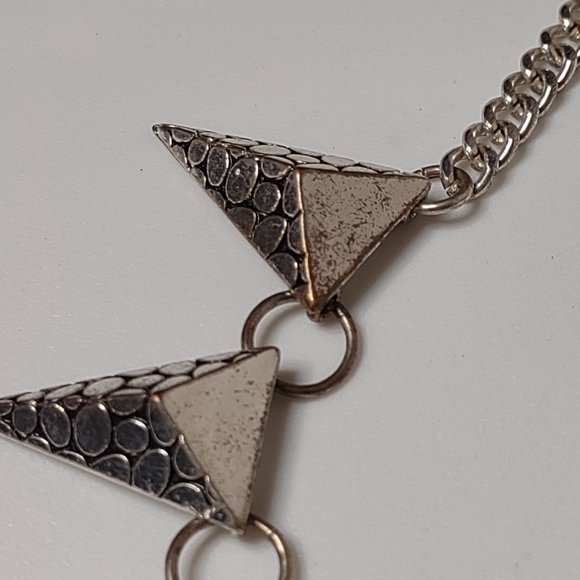 Silver Tone Metal Spikey Necklace Adjustable 18 To 20 Inches Long - Picture 2 of 11